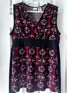 No Boundaries Black & Burgundy Patterned V-Neck Camisole